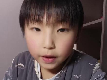 蝙蝠纸飞机来啦,你们觉得怎么样?#蝙蝠纸飞机 #手工折纸 #视频日记 #拍抖音要大胆