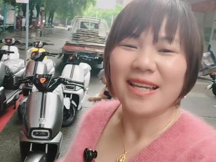 2999买雅迪新款G18,大空间大续航,买菜代步,接送小孩很不错,前碟后骨,带TCs防侧滑功能,支持手机开关机,性价比超高,还支持以旧换新#桂林电动车#这家店回头客超多 这#桂林雅迪电动车#桂林卖电车的许姐