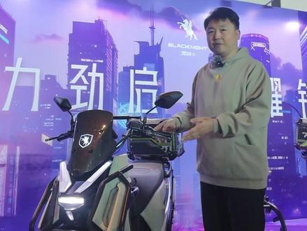 黑骑士冬季新品
三大系列车型价格揭秘!
#黑骑士于坤#黑骑士新品发布会#黑骑士电摩#黑骑士F100#外卖车