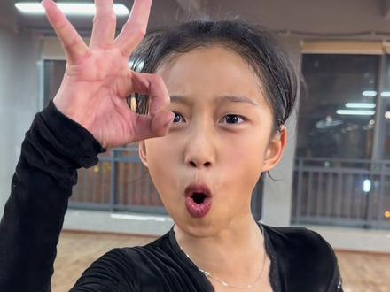 谁偷了女王陛下的蛋挞,看我不砍了她的头,搞笑的女王陛下😂#水果蛋挞 #搞笑视频 #舞蹈课堂随拍 #上热门