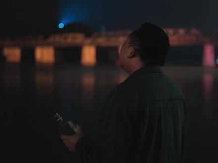 男人发现老婆跟别人跑了,直接就跳河殉情 #电视剧老舅 #郭京飞 #王佳佳