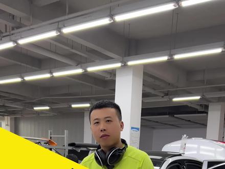 作为行政级别的奔驰S级,哪儿能没有后排娱乐呢?#武汉奔驰改装 #奔驰S级改装 #奔驰后排娱乐 #脚垫全包围专车专用脚垫 #黑色中网