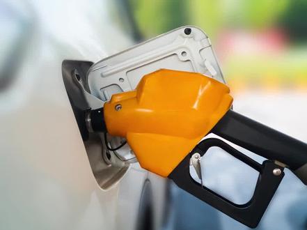 #4月7日24时起油价再上调 汽油柴油最高零售价格每吨少涨380元和370元 折合92号汽油每升少涨0.31元