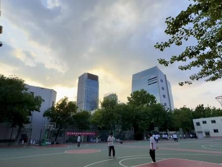 📷解锁校园美好角落 去走遍校园每个角落吧 寻找属于它的诗和浪漫#济南七中#高中 #高中生活 #课间 @徐昱昕@胡诗晗