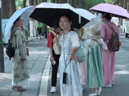 穿什么颜色的衣服最防晒?99%的人都穿错!不是白色的!
红色涤纶宽松款防晒最佳!#防晒隔热 #高温天气 #红色衣服