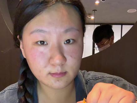 大馋丫头勇闯鲜榴莲自助#美食 #吃货日常