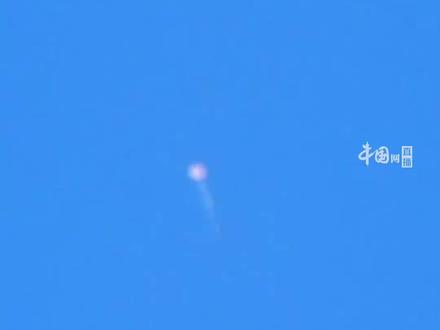 欢迎神20航天员回地球,返回舱主降落伞打开