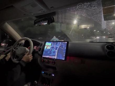 老车闲置ipad pro改装直供电当车机 设备内部的电池已经拆除,更安全,电源接的是车上的电源,着车就能自主开机,其他的都是平板本身的功能。DIY的乐趣#直供电 #芯云