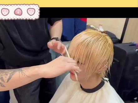 随便剪剪都好帅😎#鹿晗 #鹿晗四巡 #鹿晗四巡纪录片 #鹿晗剪发 #鹿晗帅的一目了然