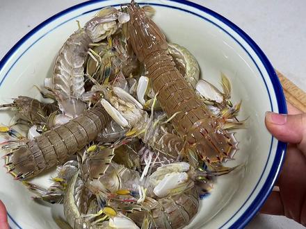 椒盐濑尿虾,家庭少油也能做到外酥里嫩,馋哭隔壁小孩的吮指菜谱 #海鲜#濑尿虾 #皮皮虾#虾姑 你们那叫什么虾?