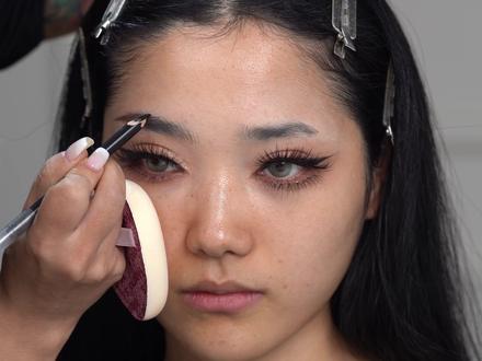 来贴睫毛啦 #贴睫毛教程 圣诞节#化妆教程 #新手化妆教程 #我要上热门🔥