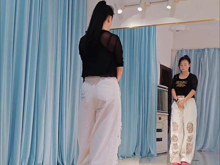 我不投降,我要撞破这南墙,我要战立不跪地#战立 背面完整版#潮流舞蹈 #最火广场舞 @DOU+上热门 @风景湖天使(教程号)