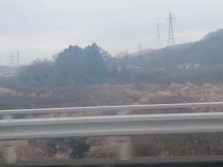 一两公里外的海边就是福岛第一核电站,附近路上辐射值也是东京40倍左右。国道6号线穿过核禁区可达仙台市