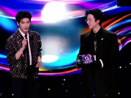 这哥俩也太太高了吧#张凌赫#刘宇宁#2025爱奇艺尖叫之夜