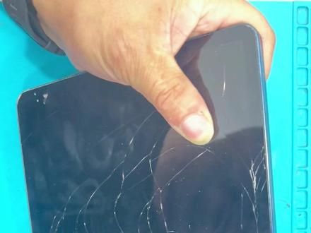 屏幕碎了看不见划不动别着急,跟视频操作自己也能换荣耀平板换屏幕#换屏幕 #换电池 #专业维修 #沉浸式手机维修