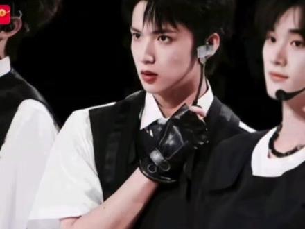 你不粉时代少年团,你就不知道二代有多权威。
#时团少年团 #光环下的少年