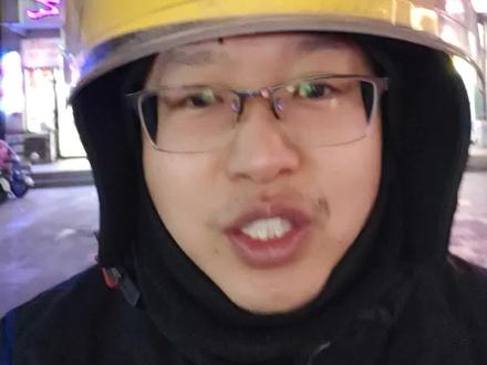 紫薯精你可把刘文祥吃火了,骑手不能接他家单,是真做不出来啊#刘文祥 #刘文祥麻辣烫 #紫薯精 #周小闹 #外卖小哥