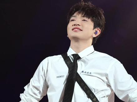 “天煞乂瑄 校門口見 揪肆哀尼”
会拿立可白在包带涂鸦的国中小孩🥹
#颜人中 #我会在你身边 #颜人中福州演唱会 #颜人中moment