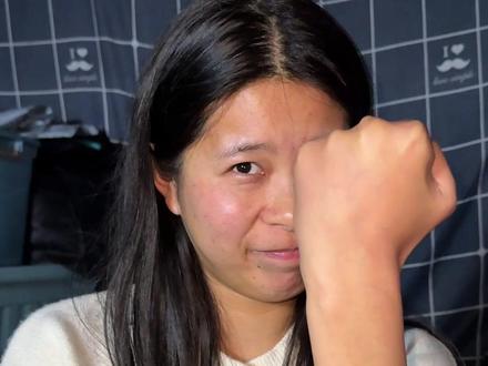 黄金跌了,趁这个机会想买个金手镯#黄金 #金手镯 #降价 #夫妻日常#我要上热门