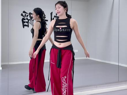过年在聚会上露一手就脱单的舞蹈,瓜蛋摇超详细教学 喜欢就点个推荐收藏支持一下#瓜蛋摇 #主播舞蹈 #wannamore #抖音年味舞蹈大赏 #丽刻舞蹈