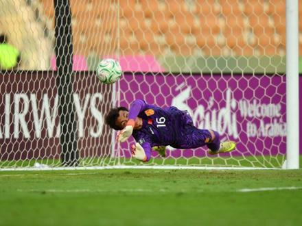 轮回!国足曾在亚青赛点球不敌门将被罚下的乌鸡,多位国脚参与 #乌兹别克斯坦队 #李昊 #国足 #U23国足 #吴曦