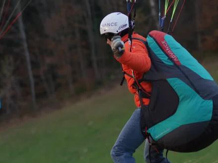 飞滑翔伞为什么要背一个大包呢?
#滑翔伞座袋 #滑翔伞科普 #学滑翔伞