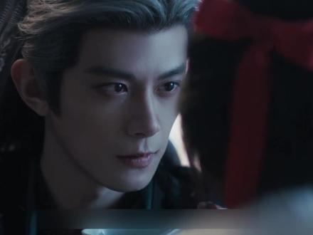 当齐旻端起俞浅浅递来的汤,他盯着碗里的东西,眼里没有戒备,只有病入膏肓的痴迷。哪怕是毒药,只要是俞浅浅送的,他都甘之如饴,俞浅浅只要那下次她可真下药了,齐旻却笑着说余生如此也挺好!#好剧推荐 #二创激励计划 #逐玉 #古装