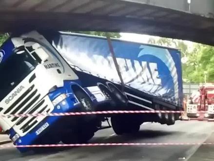 痛惜!安徽“半挂西施”王迪遇难,有三台X6000,出事前刚换轮胎