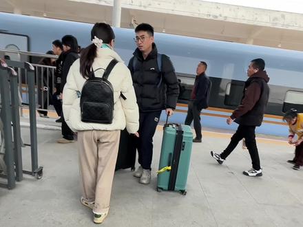 迷宫一样的南充北站,不知道那些爱掐点的人有没有收到惩 罚,这是我走过最远的站口,哈哈#南充北站