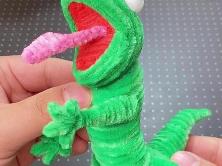 河狸变身计划-小蜥蜴(粉丝投稿)扭扭棒教程来啦~做法嘎嘎简单 一学就废~#河狸变身计划#送ta上精选 #抖音宝藏生活家 #用一张图证明你是手工人 #扭扭棒手工