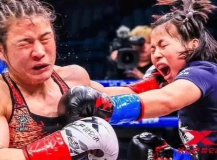 少林女弟子关啊翠太狠了,把张伟丽打得鼻青脸肿,赛后痛哭流涕! #搏击 #综合格斗 #张伟丽