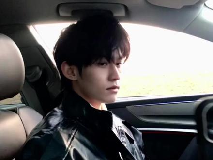 云旗说:郝熠然你能给我一个家吗?还有比这更动人的告白吗🥰,郝熠然说:他领养了一朵流浪云,希望不要下雨🌧啊啊啊啊,双向奔赴有没有,太好磕了我的CP🤩🤩🤩#理想男友