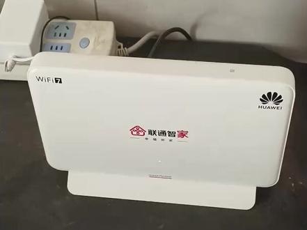 华为F50尊享版(1)WPA会影响网速和延迟? 下一期:准备测试K251E从光猫,用FTTR解决协商速率波动的问题,让WPA3不再是问题。
优点:WIFI7无线速率上限更高,虽热但稳,公版固件Telnet比中兴G7165V2的T固件更容易。
缺点:WPA3开启WIFI7后,穿墙会导致协商速率波动,所以别信什么穿墙王了,终究不如路由mesh或FTTR。公版后台没有定时重启,Linkhome定时重启只能管理主光猫。
建议:如果无遮挡,散热空旷,这款V271-20的游戏延迟和G7165V2接近,中兴G7615V2发热更低,但只有WIFI6,华为F50尊享版应该对标的是中兴G7715V5或中兴G7716V6。
套餐:联通1000Mbps的FTTR家庭融合套餐(投诉过,实际能跑到下行2000Mbps,上行300-400Mbps)
地区:贵州省黔东南
线材:绿联超六类编织线
移动端:拯救者Y700四代平板、全球网测APP(测速)、WIFI魔盒APP(查看信号强度)
电脑端(技嘉X870E AORUS MASTER主板带2.5G网口):腾讯管家宽带测速、Steam下载
#FTTR #WiFi7 #光猫 #华为 #路由器