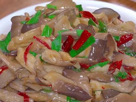 春天来了正是减脂的好时机,你就做这道好吃下饭的减脂菜吧……#美食 #家常菜 #蘑菇 #平菇 #减脂