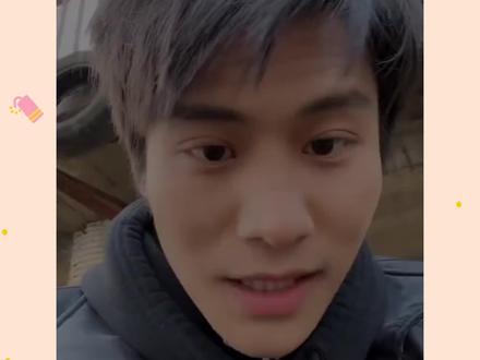 大杨哥“一盘青椒炒肉 就俘获了老婆朱素娟的芳心。