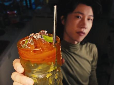 厨房剩菜改造,这波操作厨师看完要愣住…… 「南阳麻绞巴克」原来咖喱叶才是调酒大神
#青年创作者成长计划 #抖音年味争霸赛 #美食vlog #喝酒日常 #调酒日记