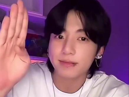 田柾国“你们送不了礼物咯~”,专门开Tiktok直播告诉粉丝说把送礼物的功能关了,说话的语气可爱鼠了#jungkook #田柾国 #直播 #阿米 #tiktok