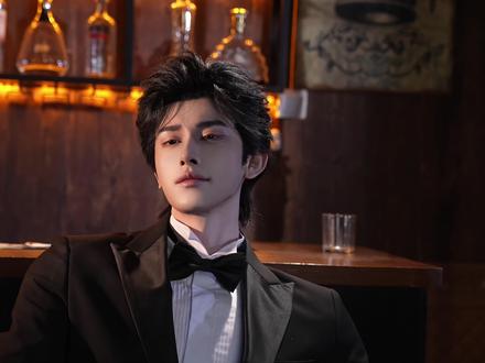 “给我擦皮鞋” 法国赌神口音版 #禁欲系 #西装 #拍出电影感 #法国赌神