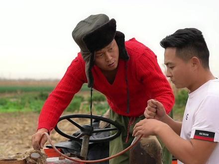 第三十五集 兄弟犁地 背犁 抱犁 摇车 借车还看油 #搞笑视频 #农村 @抖音小助手