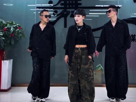 比美不行,比帅我排第几?#曳步舞 #帅气出场