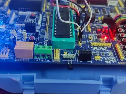 大专生自学单片机第十二天,领会数码管动态扫描原理 #单片机 #电路 #单片机开发 #编程入门