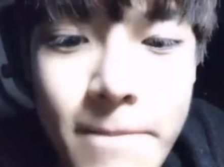 四分钟直播精华,句句名场面 早期啥都敢说嘿嘿 #侯明昊 #早期 #直播 #萌脸 #萌脸烧