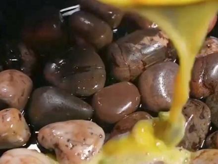 陕西特色菜“石烹鸡蛋”,原来鹅卵石还有这妙用#地球村美食日记 #石烹鸡蛋 #特色美食