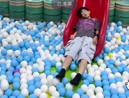 小朋友宝宝都爱看的搞笑视频小朋友都爱看 吃糖果的小朋友搞笑视频#3到6岁儿童益智早教动画#奥特曼儿童动画片#益智动画#0到3岁早教儿歌#亲子互动