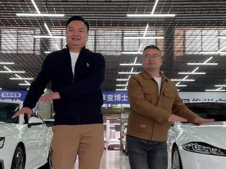 哈哈,到最后,一本正经的勇白头还是绷不住了#海豹舞 #衡阳阿俊说车 #溜溜溜海豹舞挑战