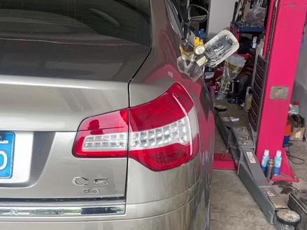 雪铁龙C5油箱盖开关按了有反应,弹不出来,加个弹簧完美解决。