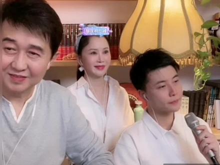 @付笛生 任静的儿子@付@付毫 演唱经典老歌《月亮代表我的心》#幸福的一家人 #愿一切美好与你相伴 #深情演唱 #音乐点亮生活 @DOU+小助手 @抖音小助手 #热门音乐