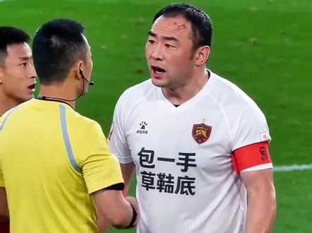 友好南通欢迎大家来#苏超 ,唯独不欢迎这个裁判#内容太过真实 #球迷 #包一手