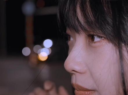“靠时间来忘记的人 见面还是会心动的”