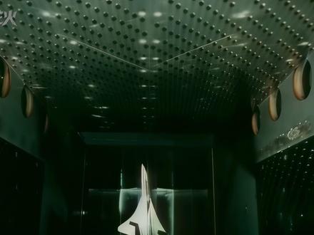 时速3马赫、载弹45吨:那架本可改写冷战的苏联“红色幽灵” 上世纪70年代,苏联空军急需新一代战略轰炸机。苏霍伊T-4MS以3马赫极速、18000公里航程、45吨载弹量的绝对性能胜出竞标,却因170吨黄金的天价、满负荷的战斗机生产线,最终将项目拱手让给图波列夫。本文还原这场绝密竞标始末,追问:如果T-4MS服役,冷战天平会否倾斜?#全球创作者计划 #硬核深度计划 #军事科技 #军事科普 #冷战